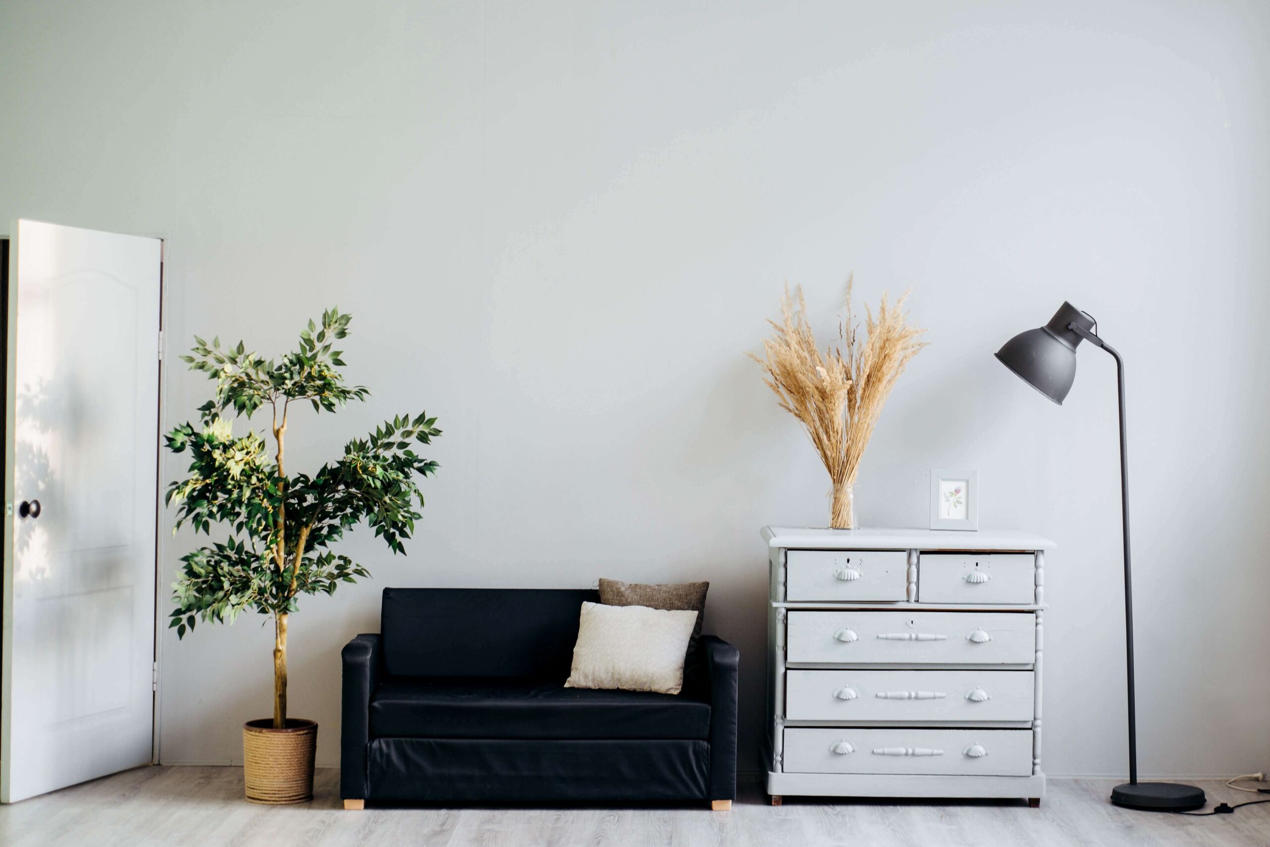 9 decluttering tips to live with less stuff