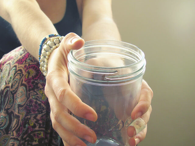 empty trash jar
