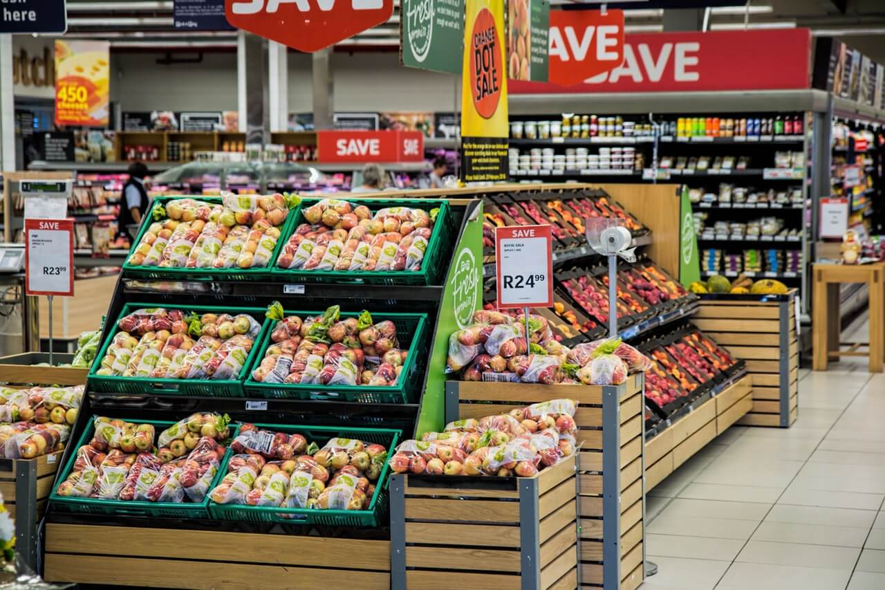 shopping at zero waste grocery store