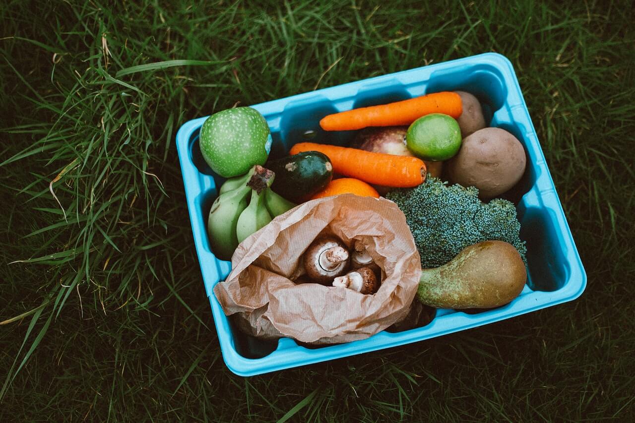 7 Foods that Contain Microplastics & How to Avoid them
