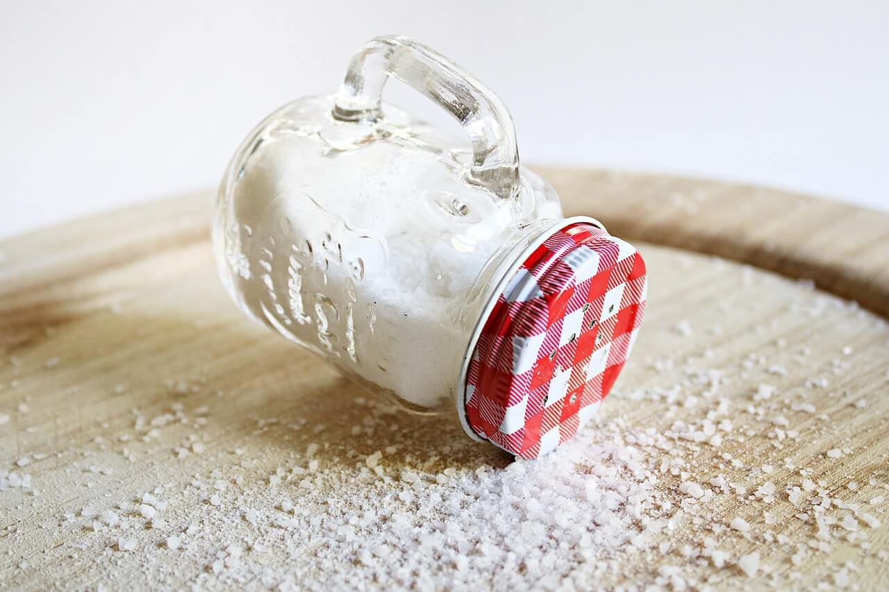 Sea salt with microplastics